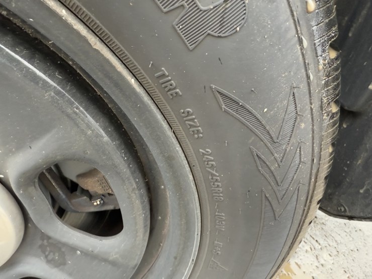 2017-ford-explorer-image-18