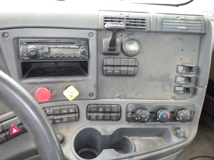 2017-freightliner-cascadia-125-image-14