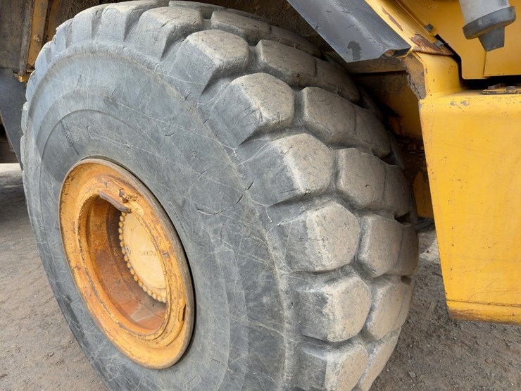 2003-volvo-a40d-image-8