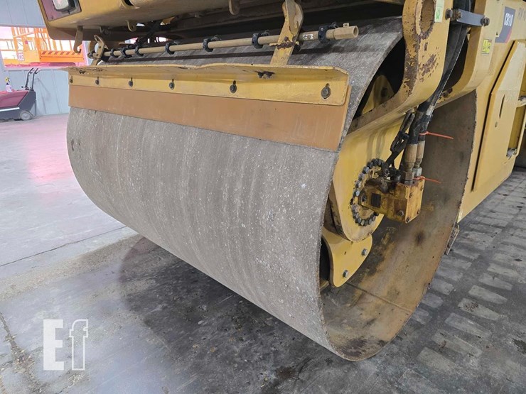 2017-caterpillar-cb10-image-8