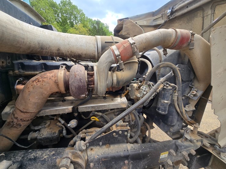 2001-mack-rd690s-image-52