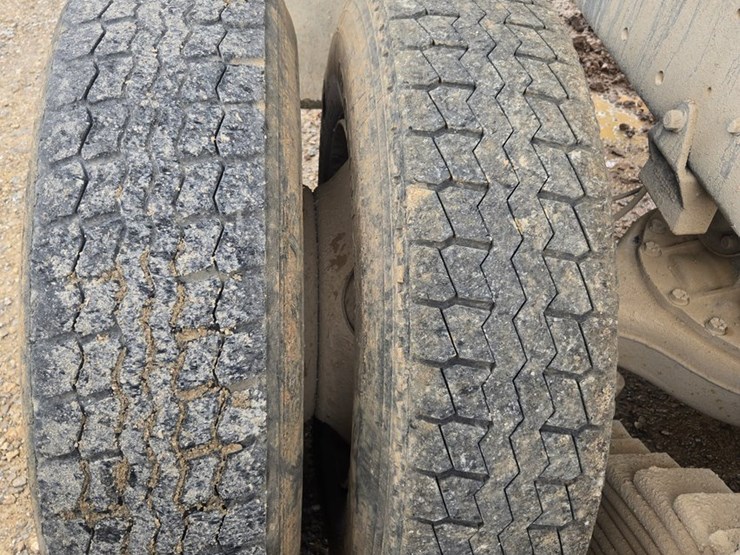 2001-mack-rd690s-image-100