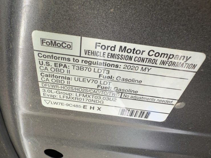 2020-ford-explorer-image-13