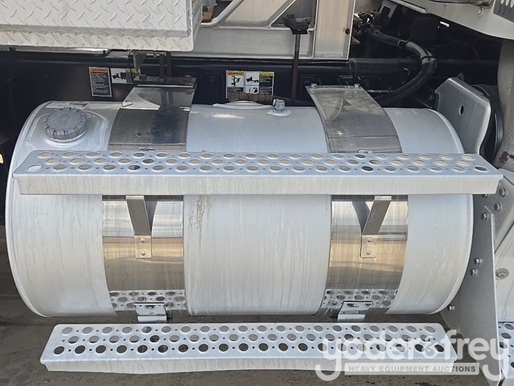 2014-kenworth-t880-image-48