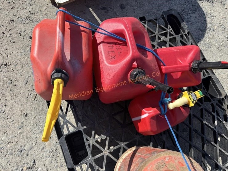 gas-can-lot-image-10