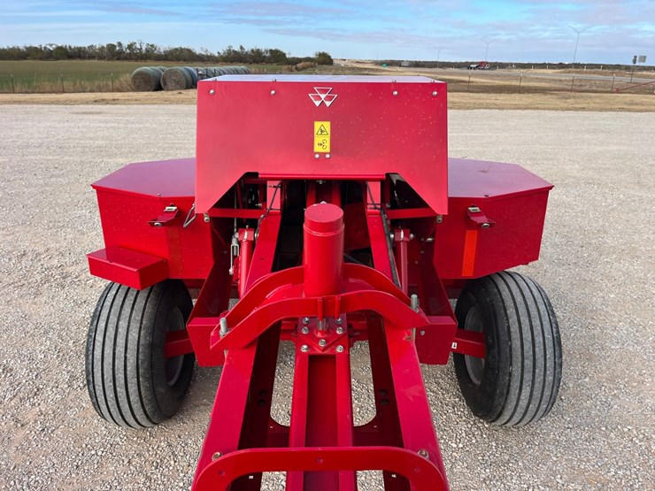 2017-massey-ferguson-1840-image-9