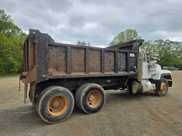 1996-mack-rd690s-image-13