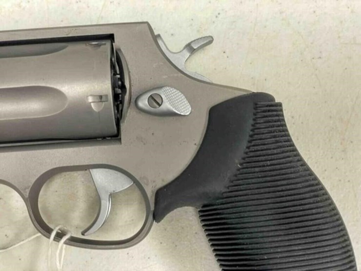 taurus-revolver-image-10