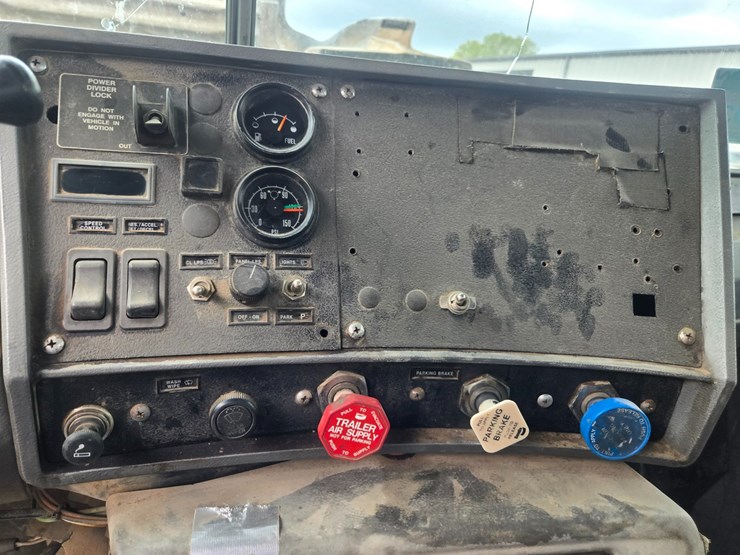 2001-mack-rd690s-image-76