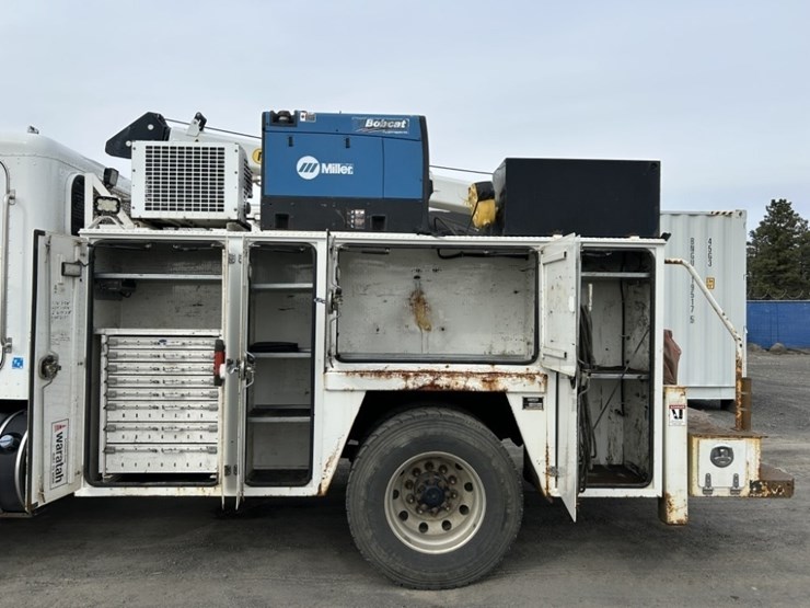 2017-peterbilt-337-image-24