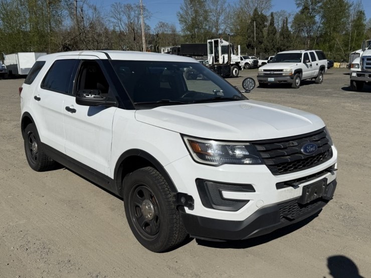 2017-ford-explorer-image-2