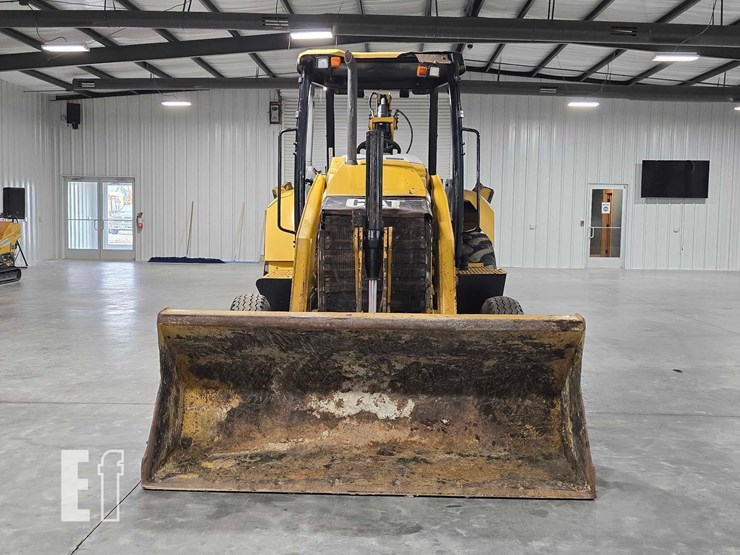 2016-caterpillar-415f2-image-7