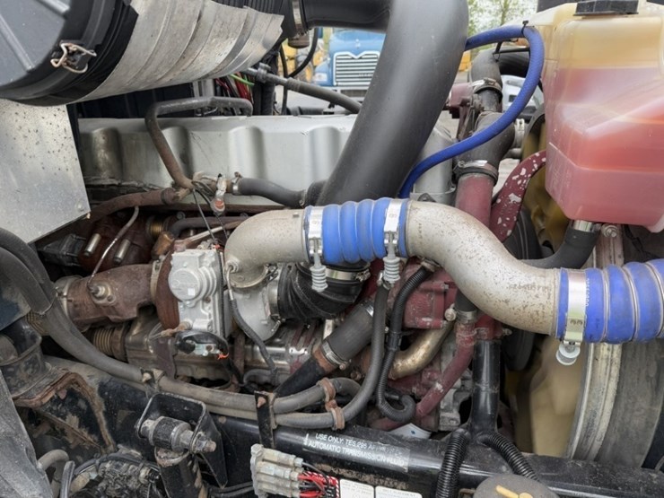 2013-mack-cxu613-tri-axle-truck-tractor-image-15