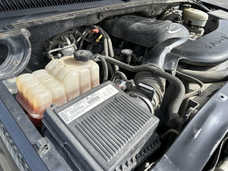 2003-chevrolet-tahoe-image-34