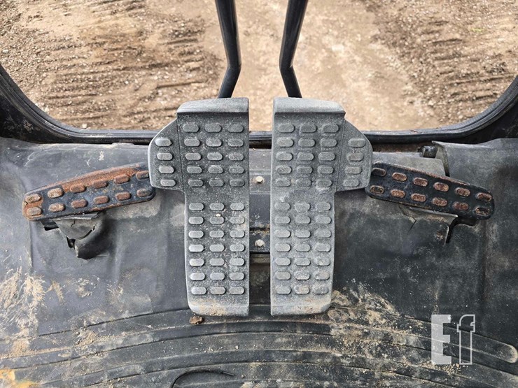 2014-hitachi-zx245us-lc-5n-image-16