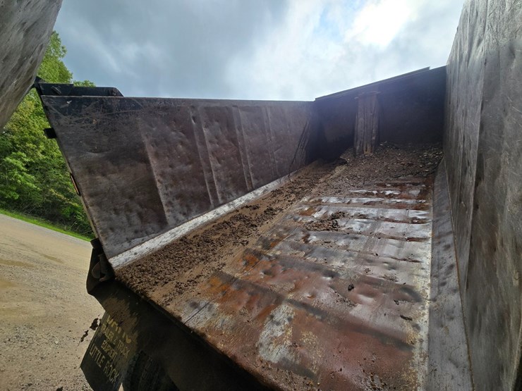 2001-mack-rd690s-image-41