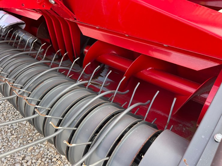 2017-massey-ferguson-1840-image-3