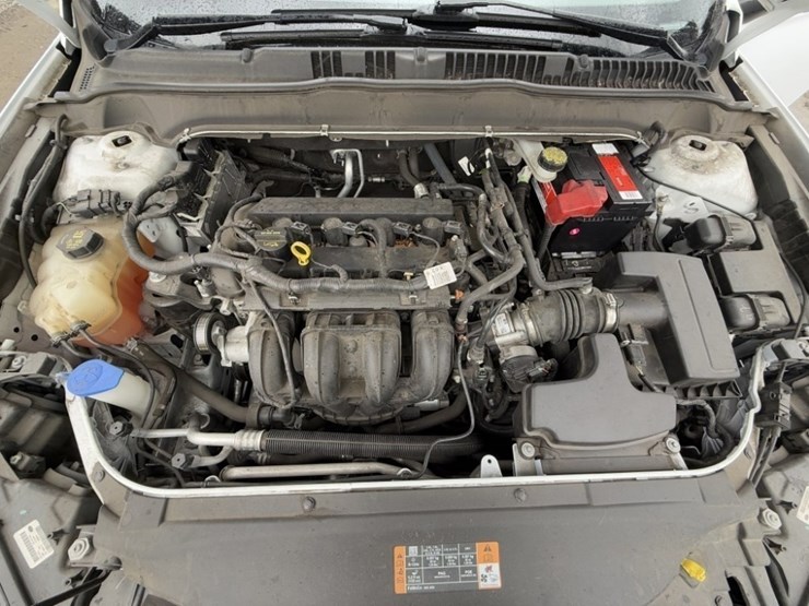 2014-ford-fusion-sedan-image-13