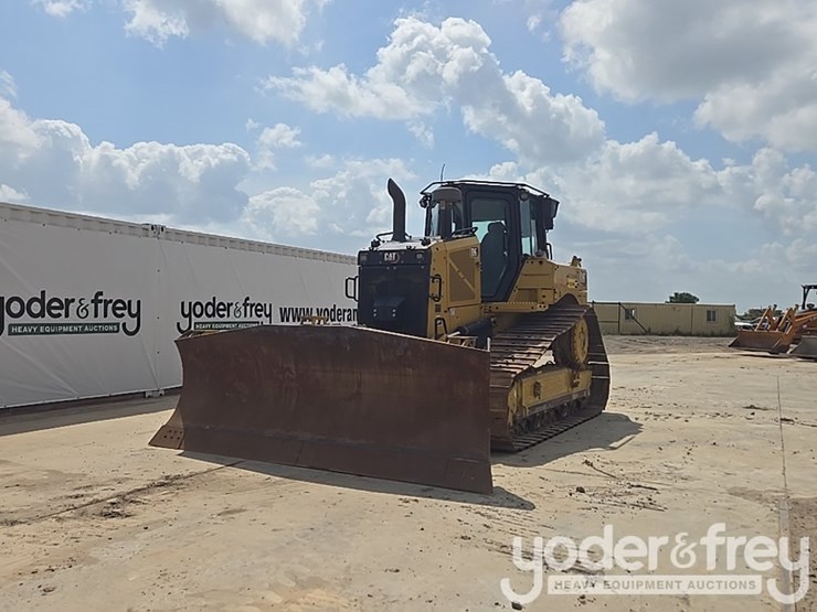 2019-caterpillar-d6-lgp-image-1