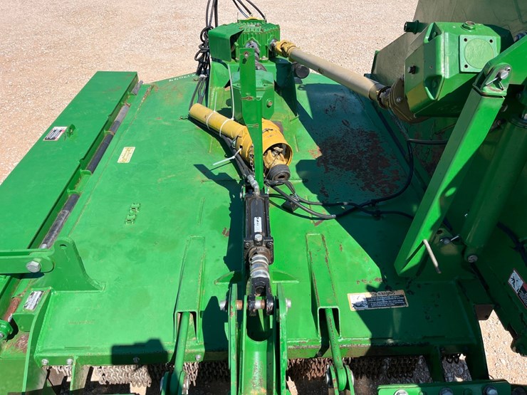 2019-john-deere-10-image-11