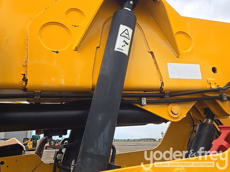 2017-jcb-510-56-image-36