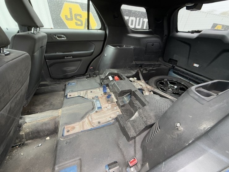 2017-ford-explorer-image-21