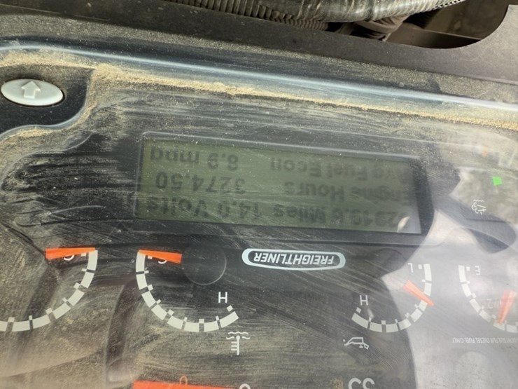 2014-freightliner-mt45-image-29