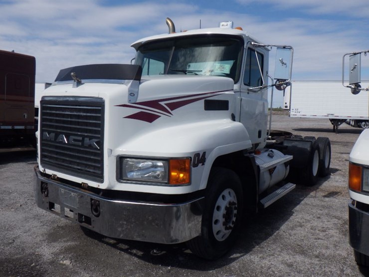 2001-mack-ch613-image-1