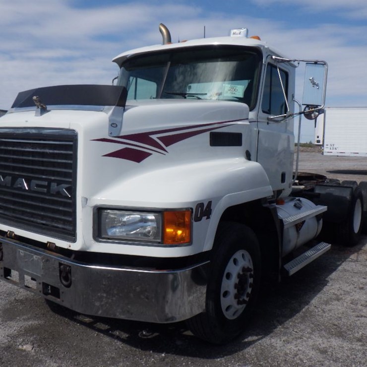 2001 MACK CH613