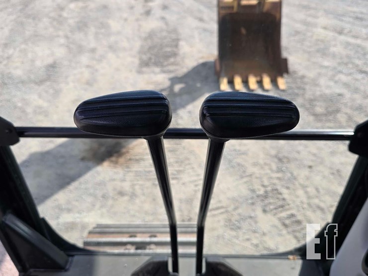 caterpillar-320gc-image-15