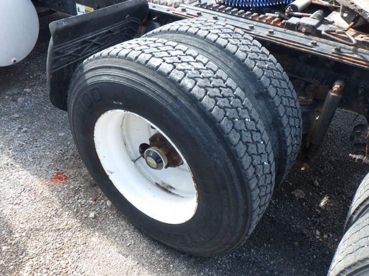 2001-mack-ch613-image-13