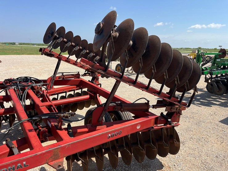 case-ih-3800-image-11