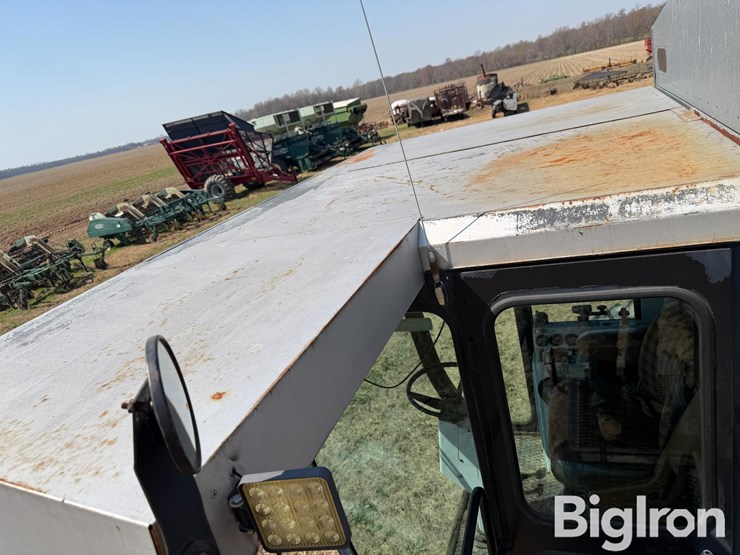 1990-gleaner-r70-image-9