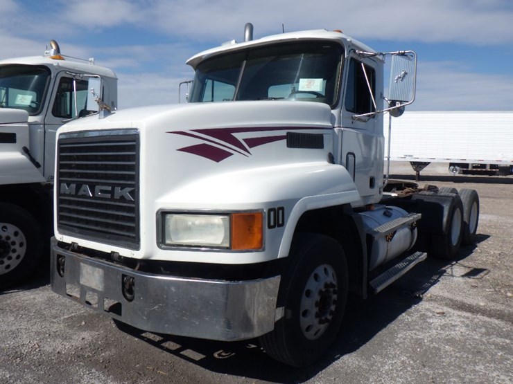 2001-mack-ch613-image-1