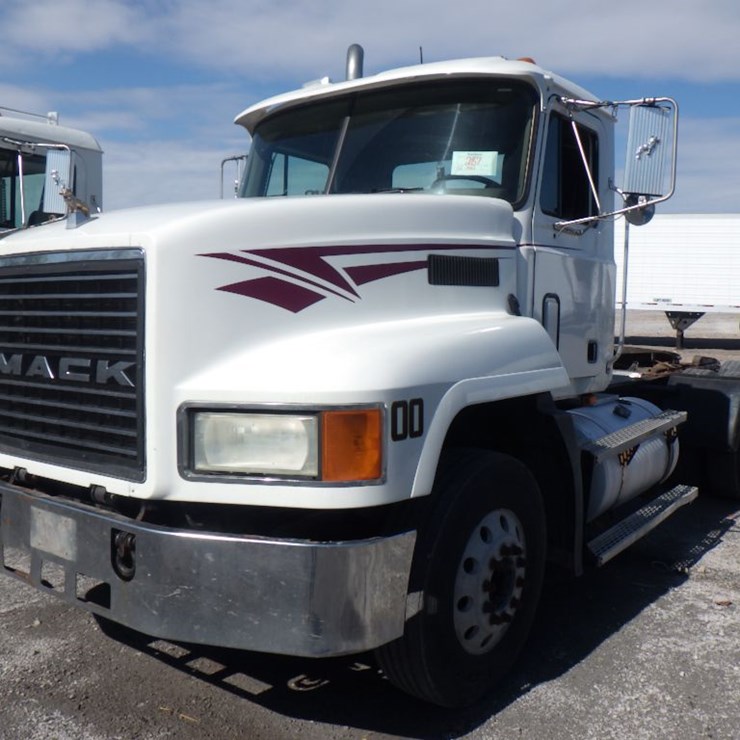 2001 MACK CH613