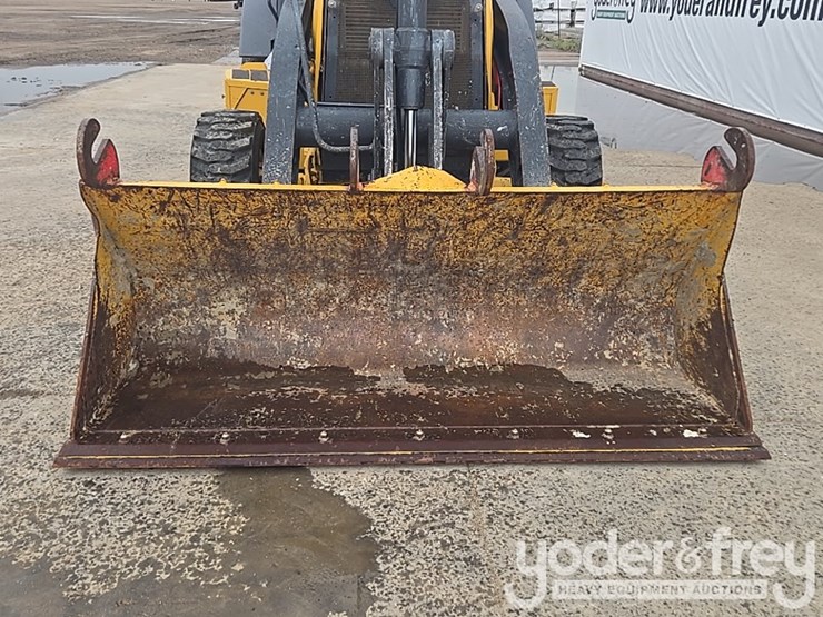 2018-deere-310l-image-23