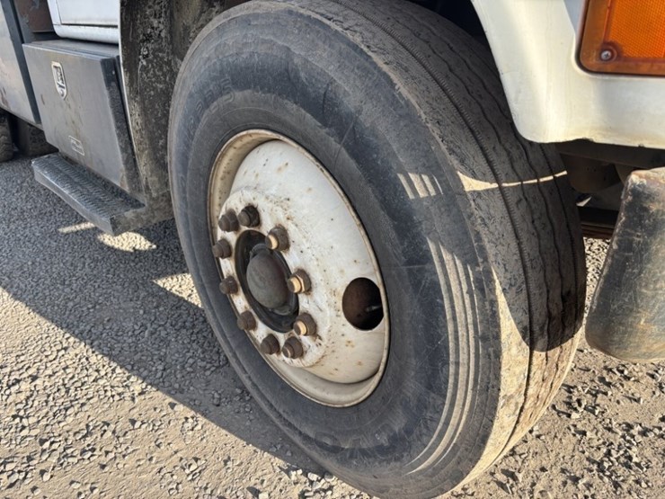 1985-international-4700-image-17