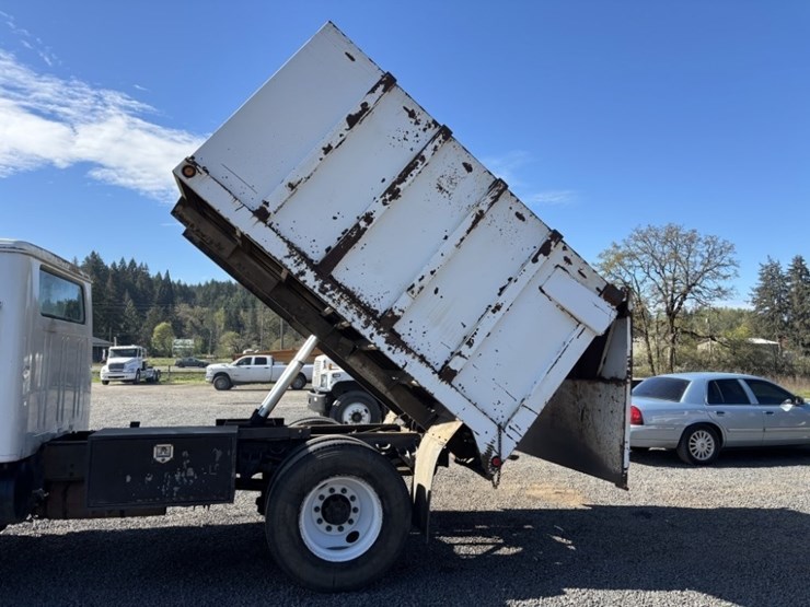 1994-international-4700-image-11