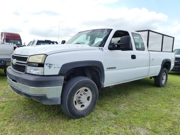2006-chevrolet-2500hd-image-1