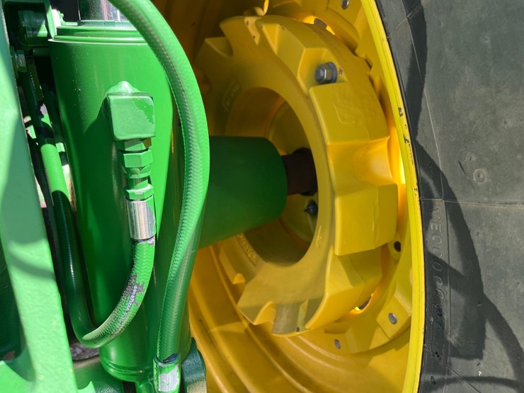 2013-john-deere-7215r-image-13