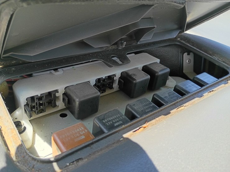 2000-gmc-w3500-image-48