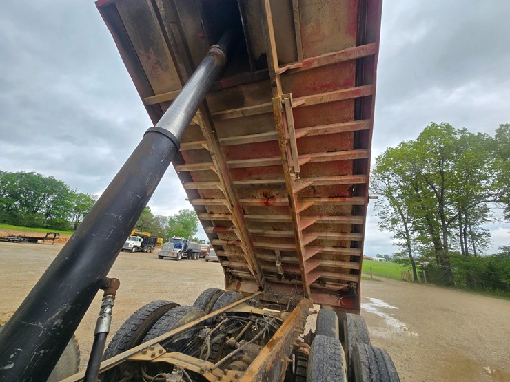 2001-mack-rd688s-image-45