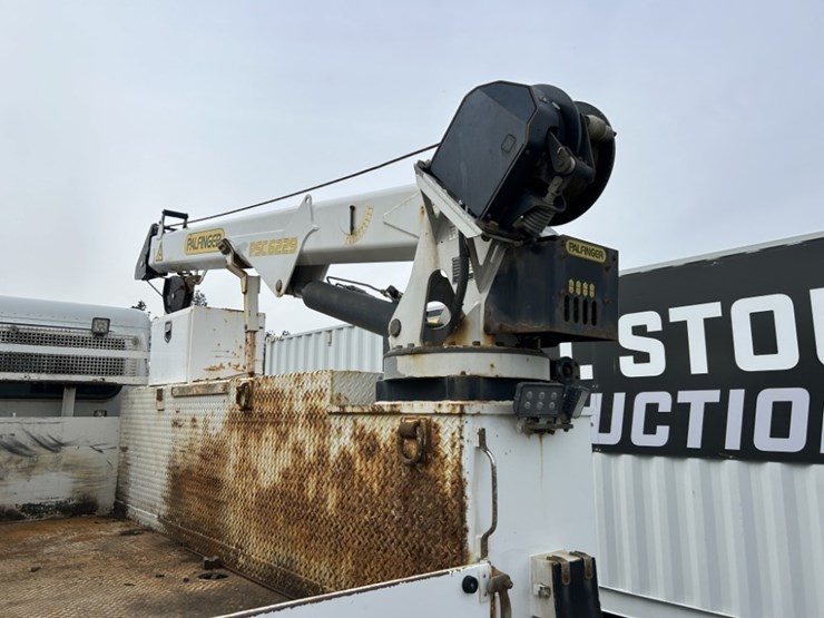 2017-peterbilt-337-image-30