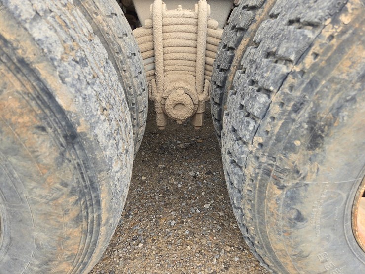 2001-mack-rd690s-image-104