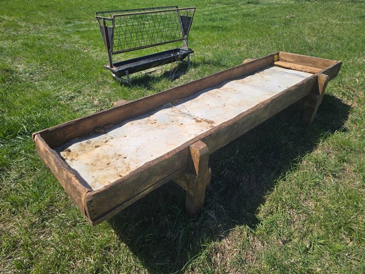 #577-•-9'-wooden-feed-bunk-image-4