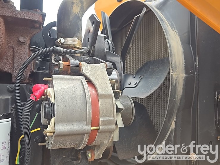 2004-case-580m-image-54