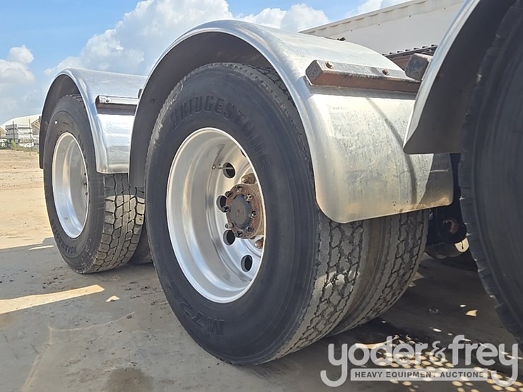 2014-kenworth-t880-image-24