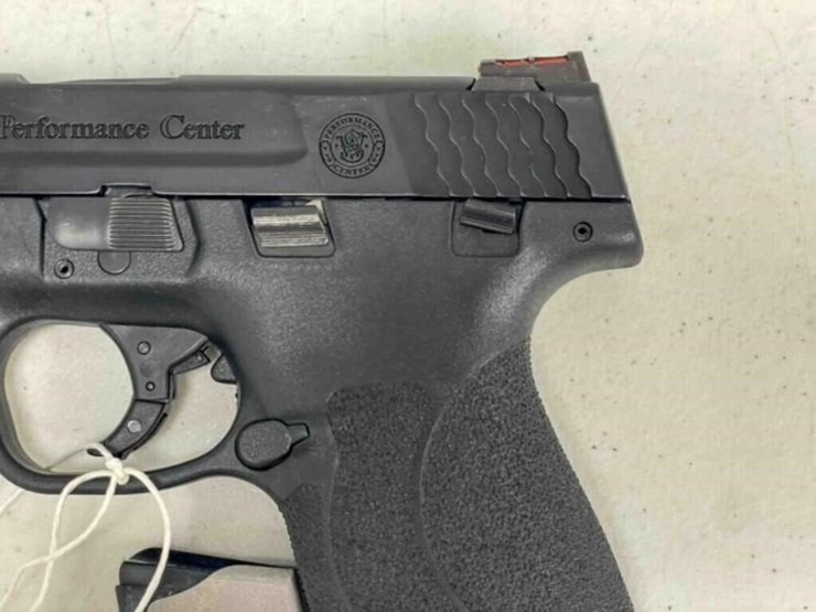 smith-&-wesson-pistol-image-2