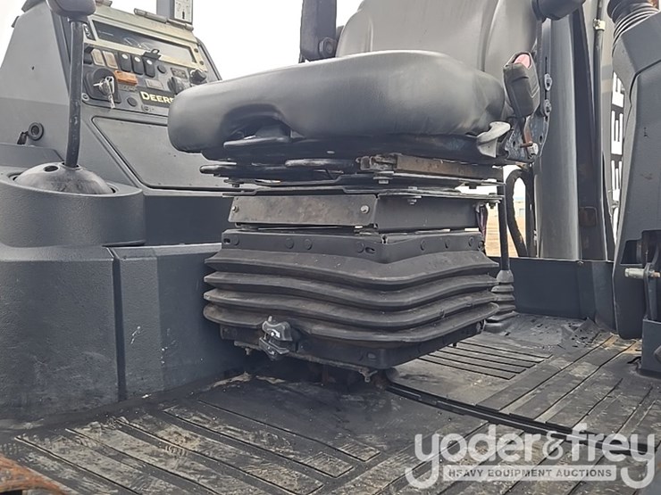 2018-deere-310l-image-92