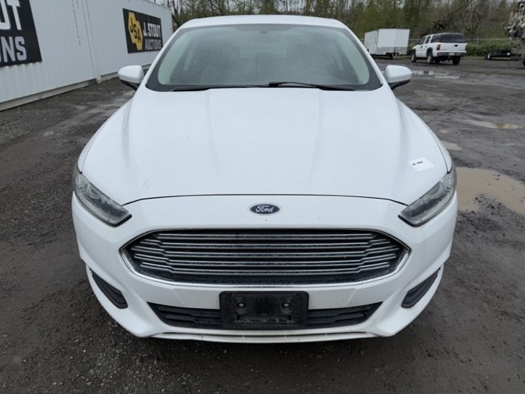 2014-ford-fusion-sedan-image-8